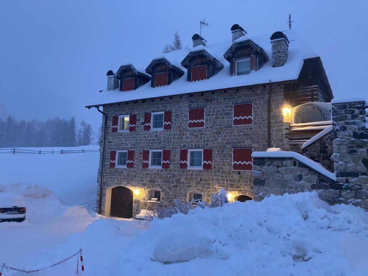 Renoviertes Apartment Mit Terrasse An Der Piste Mit Kostenlosen Wifi Кареца ал Лаго Екстериор снимка