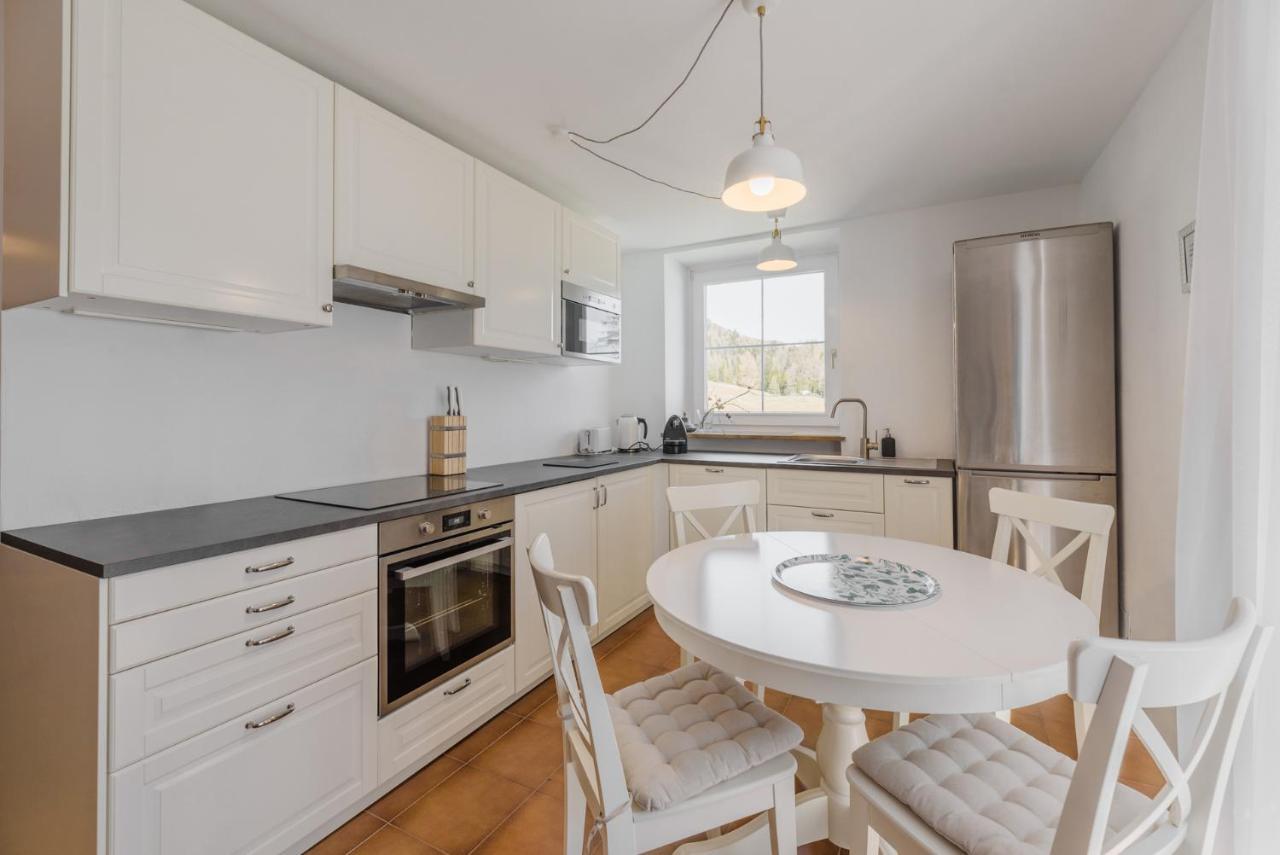 Renoviertes Apartment Mit Terrasse An Der Piste Mit Kostenlosen Wifi Кареца ал Лаго Екстериор снимка