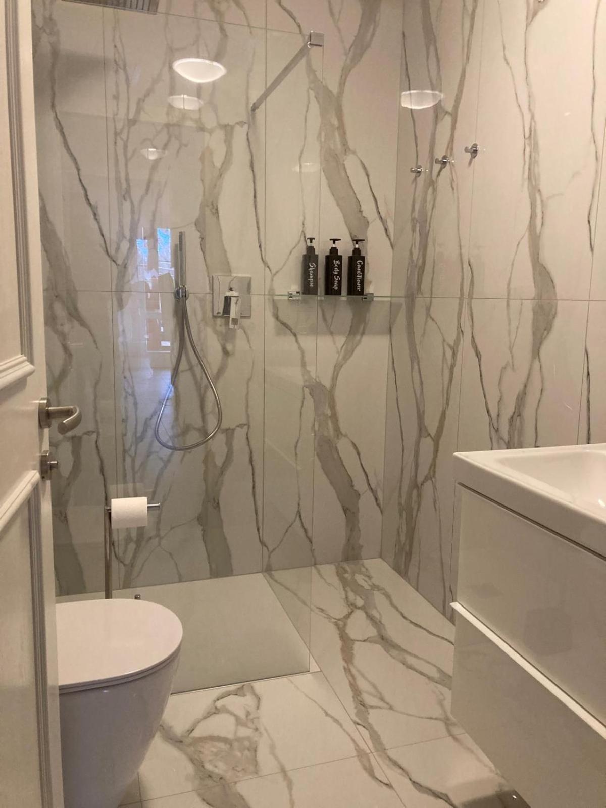Renoviertes Apartment Mit Terrasse An Der Piste Mit Kostenlosen Wifi Кареца ал Лаго Екстериор снимка